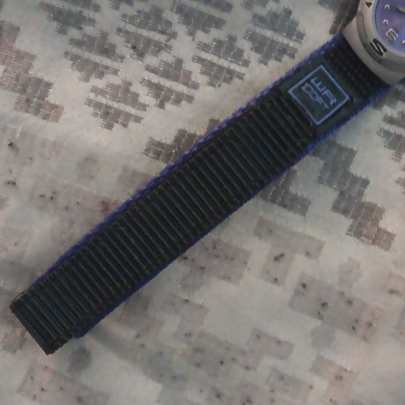 Surge Fast Wrap Sport Watch - Picture 8 of 9